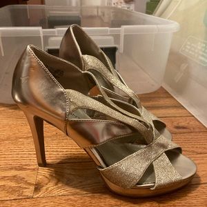 Fioni Night metallic gold high heel shoes. Barely used it!